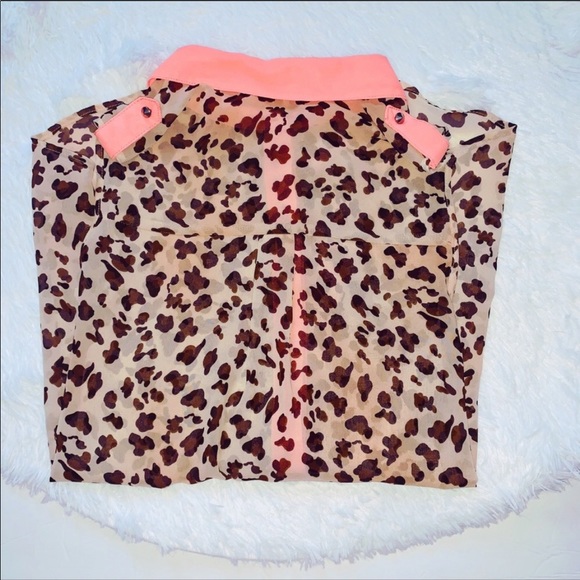 E hanger M blouse Anthropologie leopard print - Picture 3 of 4